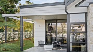 The Loft at Maple Cottages | Courtyard view