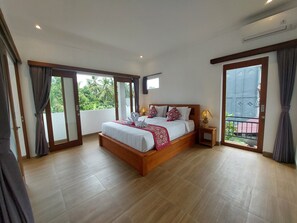 Rom – deluxe | 1 soverom, minibar, skrivebord og lydisolert