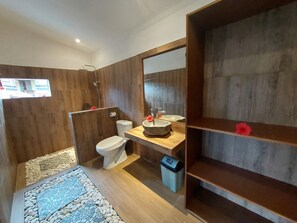 Ducha, artículos de higiene personal gratuitos y secador de pelo
