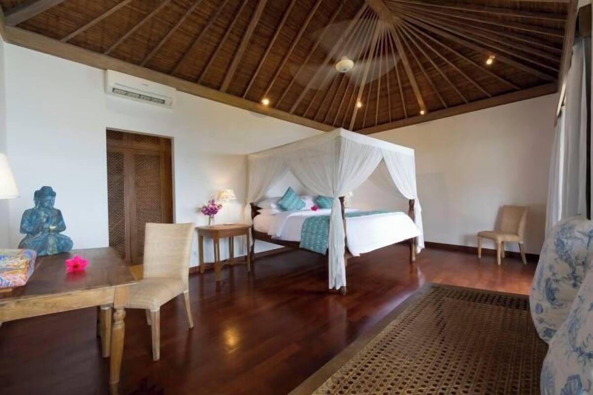 Roupas de cama premium, camas Select Comfort, cofres nos quartos