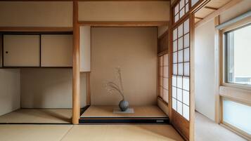 Luxury House | 3 bedrooms, desk, blackout drapes, iron/ironing board