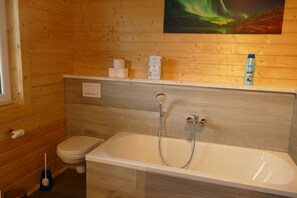 Shower, towels - Holiday home family Junk (Waldorf)