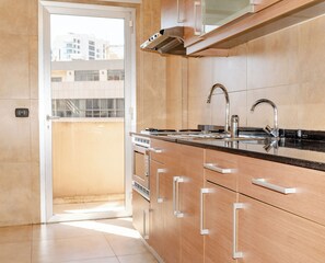Senior Suite | Private kitchen | Fridge, microwave, oven, stovetop - Britannia Suites (Beirut)