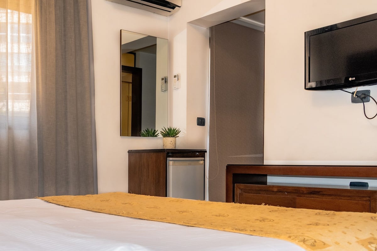 2 bedrooms, Egyptian cotton sheets, premium bedding, in-room safe
