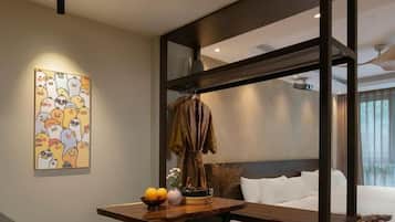 Familie studio suite, 2 queensize bedden, niet-roken, uitzicht op de stad | Een minibar, een kluis op de kamer, geluiddichte muren, gratis wifi