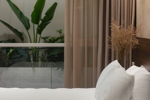 Deluxe Studio, 1 Queen Bed, Non Smoking | Minibar, in-room safe, soundproofing, free WiFi - Brilliant Nature Suites & Spa (Hanoi)