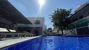 Outdoor pool - Vientiane garden hostel (Vientiane)