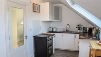 Fridge, microwave, oven, cookware/dishes/utensils