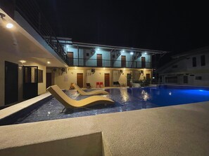 Outdoor pool - Villa Pamana Inn Puerto Galera powered by Cocotel (Puerto Galera)