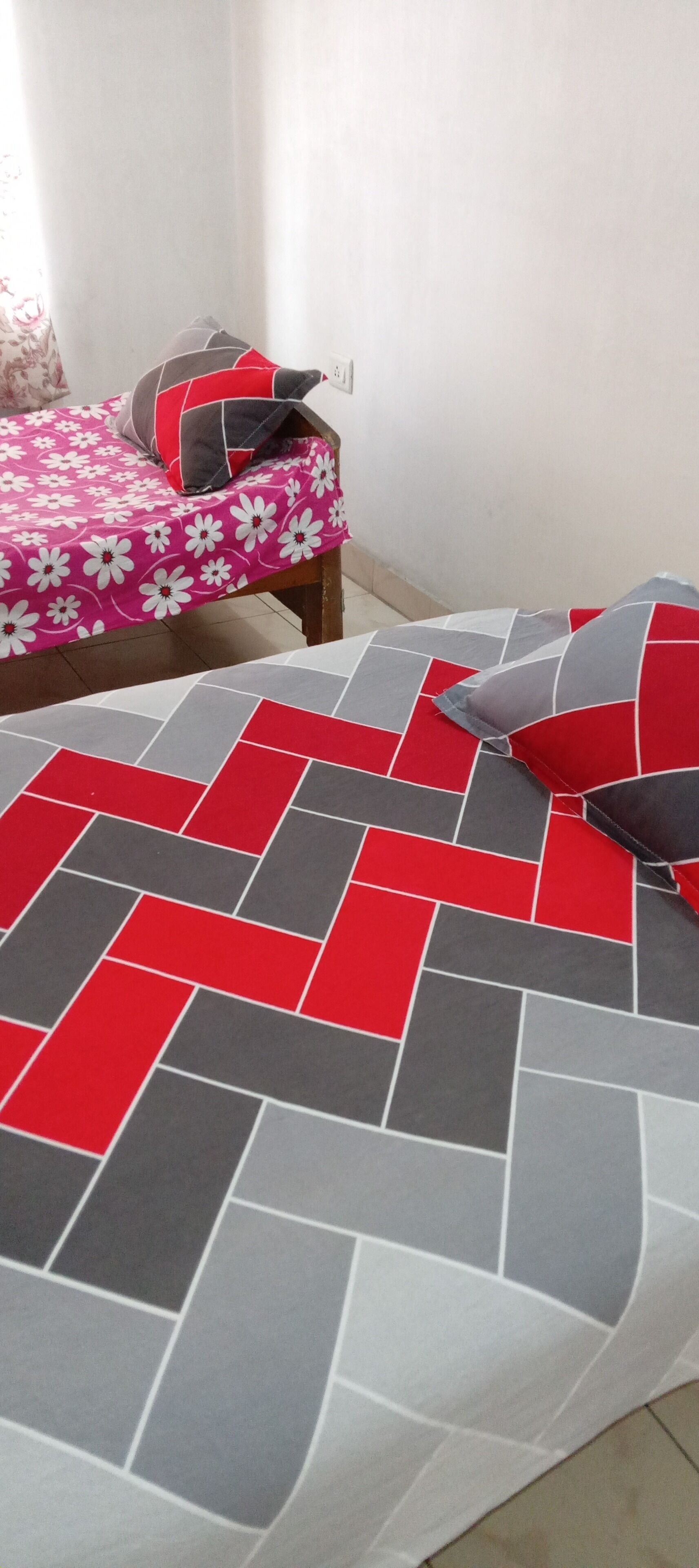 3 Schlafzimmer, Schreibtisch, Bügeleisen/Bügelbrett, Bettwäsche