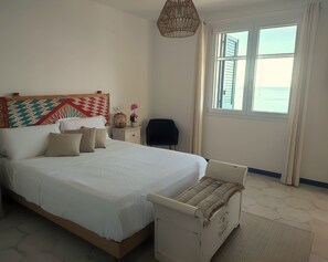 3 camere, una scrivania, ferro/asse da stiro, Wi-Fi