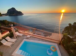 Piscine couverte, piscine extérieure