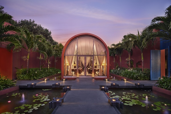 Couples treatment room(s), sauna, steam room, body treatments