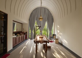 Couples treatment room(s), sauna, steam room, body treatments