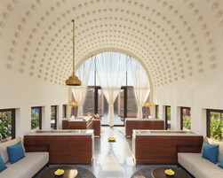 Couples treatment room(s), sauna, steam room, body treatments