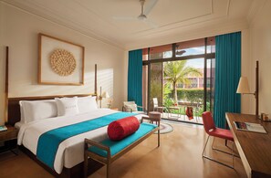 高級寢具、迷你吧、書桌、筆電工作空間