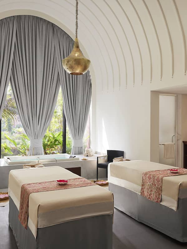Couples treatment rooms, sauna, steam room, body treatments, body wraps