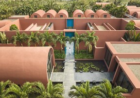 Couples treatment room(s), sauna, steam room, body treatments