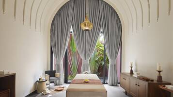 Couples treatment room(s), sauna, steam room, body treatments