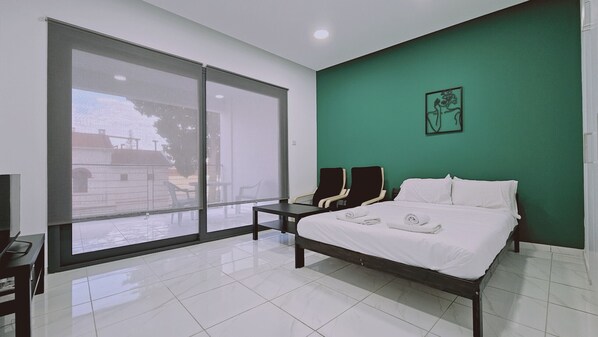 Iron/ironing board, free WiFi, bed sheets