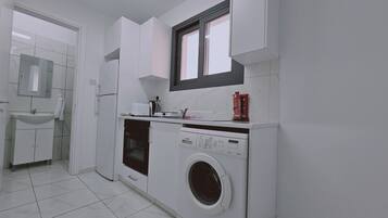 Fridge, oven, stovetop, toaster