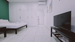 Iron/ironing board, free WiFi, bed sheets