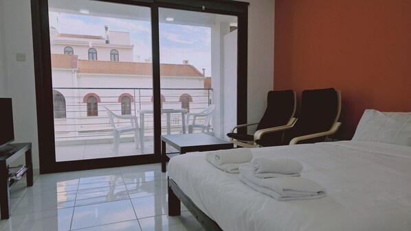 Iron/ironing board, free WiFi, bed sheets