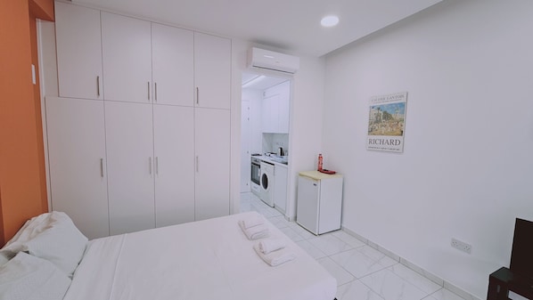 Iron/ironing board, free WiFi, bed sheets