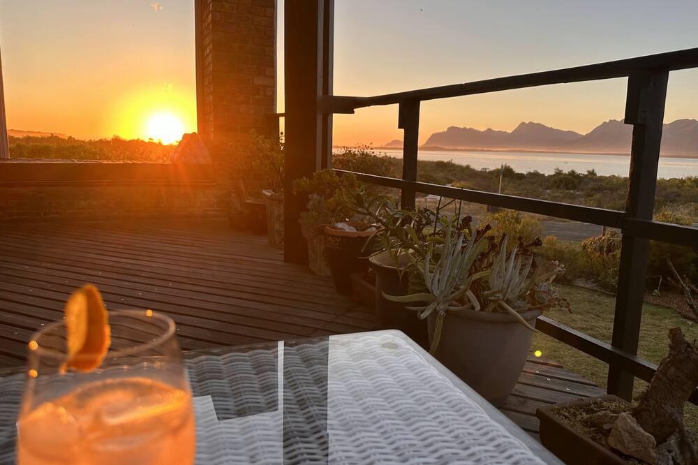 Seaway Sunsets Relax & Enjoy the calmness with Lagoon & Sea views