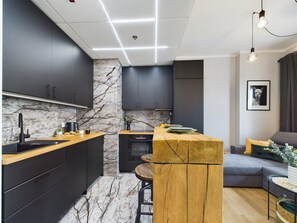 Oven, dishwasher, coffee/tea maker, electric kettle - Business Apartment Parking by Renters (Warsaw)