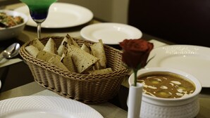 الطعام والشراب