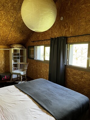 2 bedrooms, desk, free WiFi, bed sheets