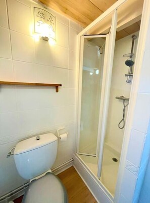 Bathroom - Studio Indépendant Privé (Anglet)