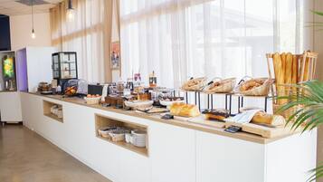 Café da manhã com buffet diário (EUR 17 por pessoa)