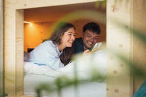 Caja de seguridad en la habitación, cortinas blackout y wifi gratis 