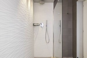 Shower, hair dryer, bidet, towels - Mandria Apartments 2 (Bologna)