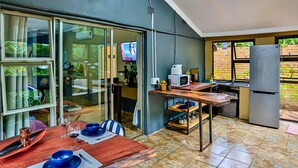 Economy appartement, uitzicht op binnenplaats | Gratis wifi, individueel gedecoreerd, individueel gemeubileerd