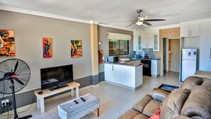 Deluxe appartement, uitzicht op zee | Gratis wifi, individueel gedecoreerd, individueel gemeubileerd