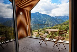 In-room safe, soundproofing, free cribs/infant beds, free WiFi