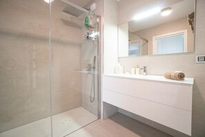 Hårtørrer, håndklæder, Sæbe, Shampoo