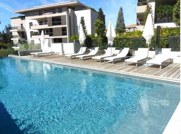 Indoor pool, outdoor pool