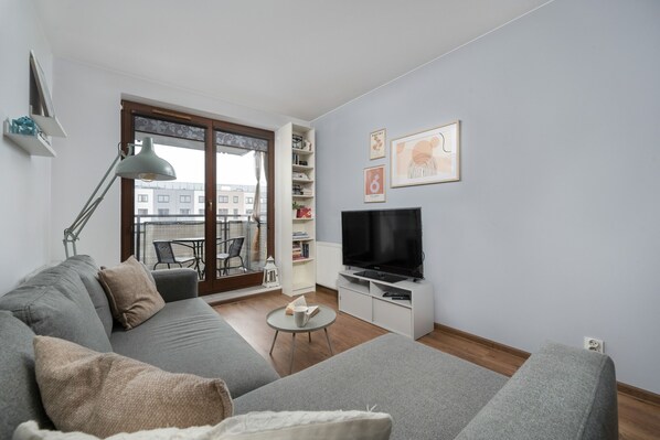43-Zoll-Smart-TV mit Satellitenempfang