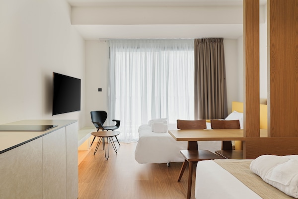 Egyptian cotton sheets, premium bedding, memory-foam beds, in-room safe