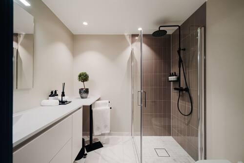 Departamento Premium | Baño | Amenidades de baño gratuitas, secadora de cabello, batas, pantuflas
