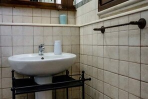 Dusche, Haartrockner, Bidet, Handtücher