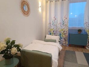 2 bedrooms, iron/ironing board, travel crib, free WiFi