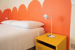 2 bedrooms, travel cot, free WiFi, bed sheets
