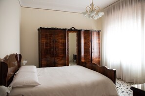 2 bedrooms, travel crib, free WiFi, bed sheets - La ROSA - Townhouse with private garden. (Porto Sant'Elpidio)