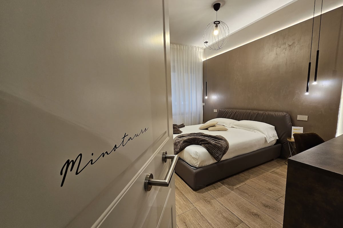 Deluxe Double Room | 1 bedroom, hypo-allergenic bedding, down comforters, memory foam beds