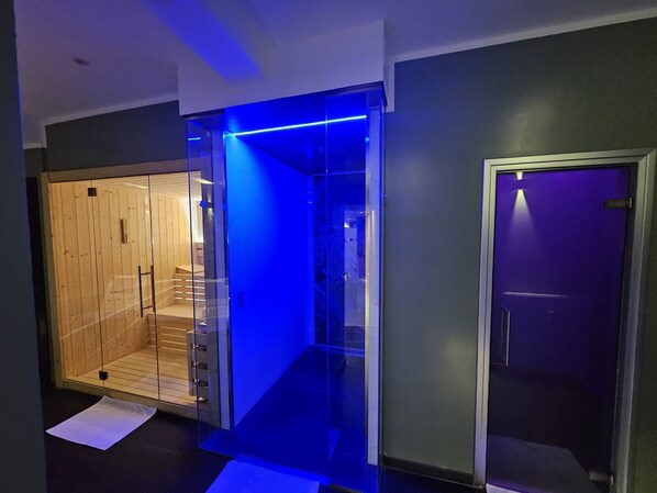 Sauna, steam room